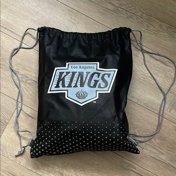 LA Kings hockey Fan starter kit drawstring bag Pom Pom beanie sunglass figurine - Picture 3 of 6